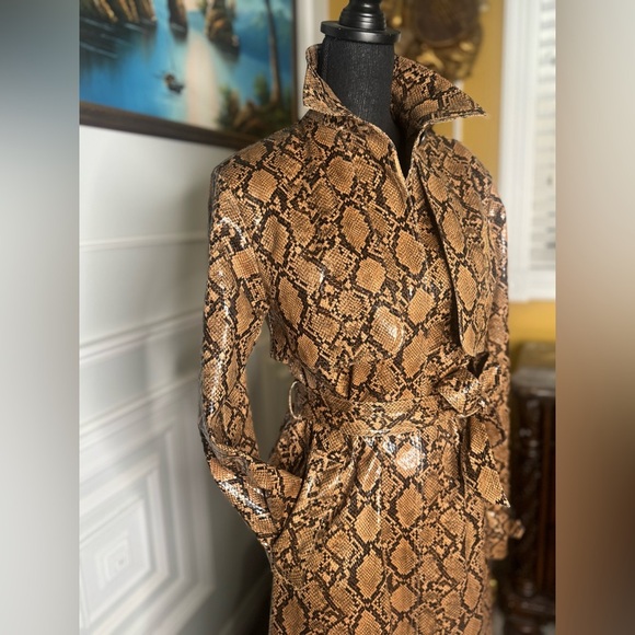 Faux Snake Coat Area Stars - Picture 7 of 8